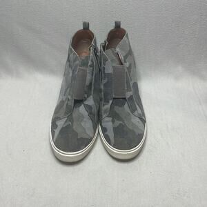 Linea Paolo Wedge Green Camo Bootie Size 9